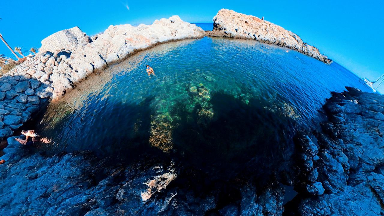 Agua turquesa en Playa Marina del este