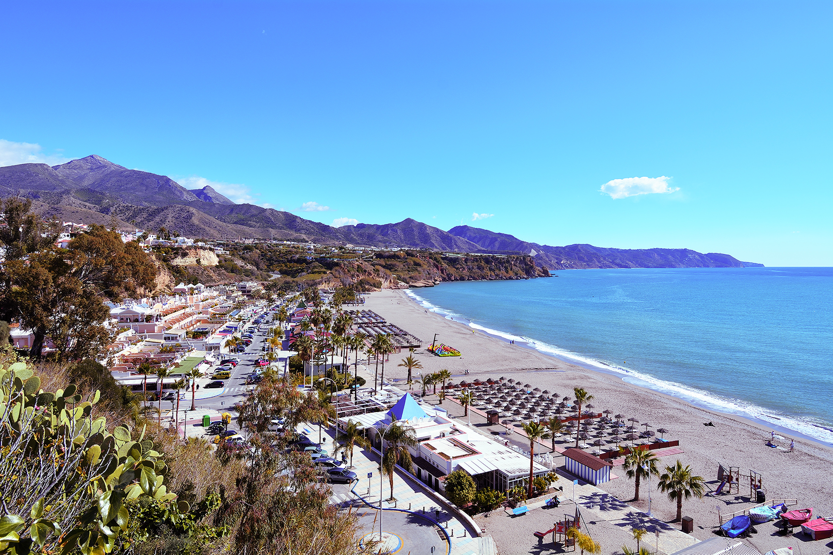 Playa de Burriana en Nerja: guía