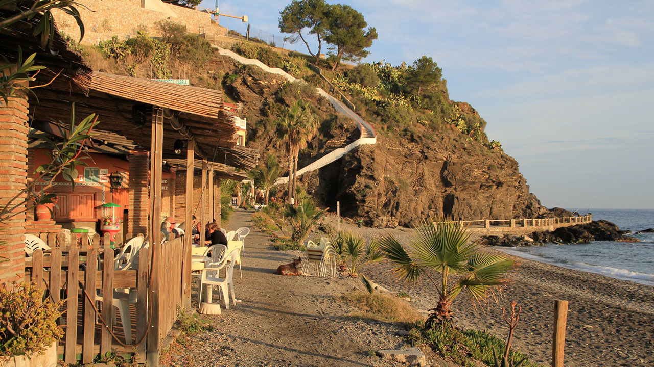 Playa Cabria vista desde el acantilado