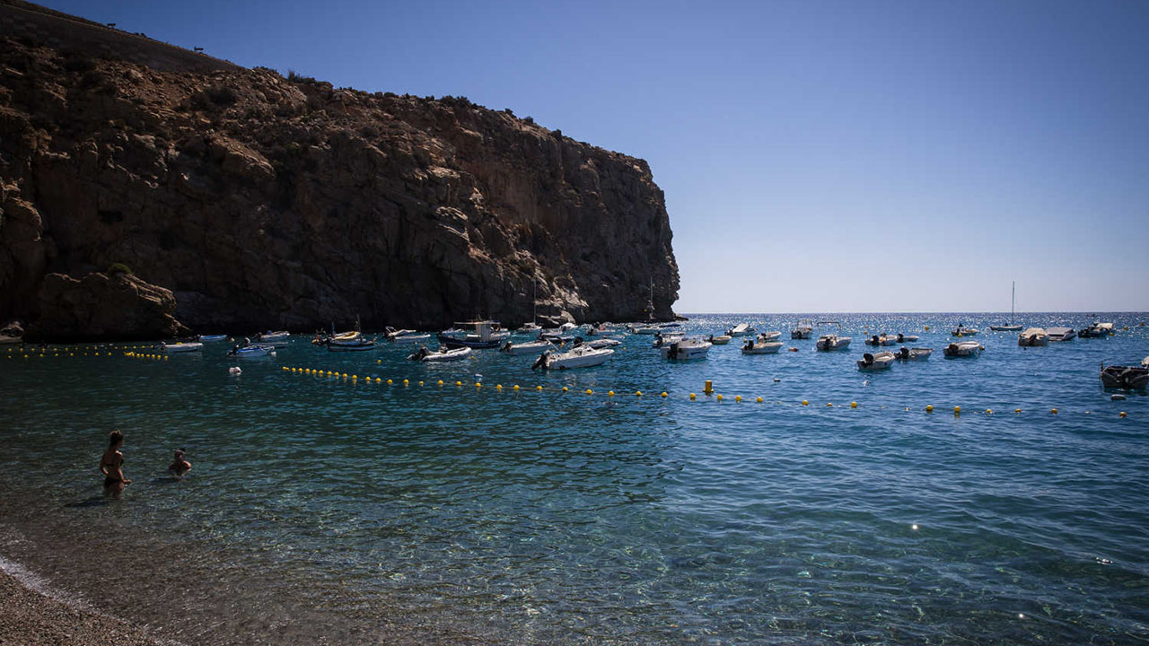 Playa Calahonda vista desde el acantilado