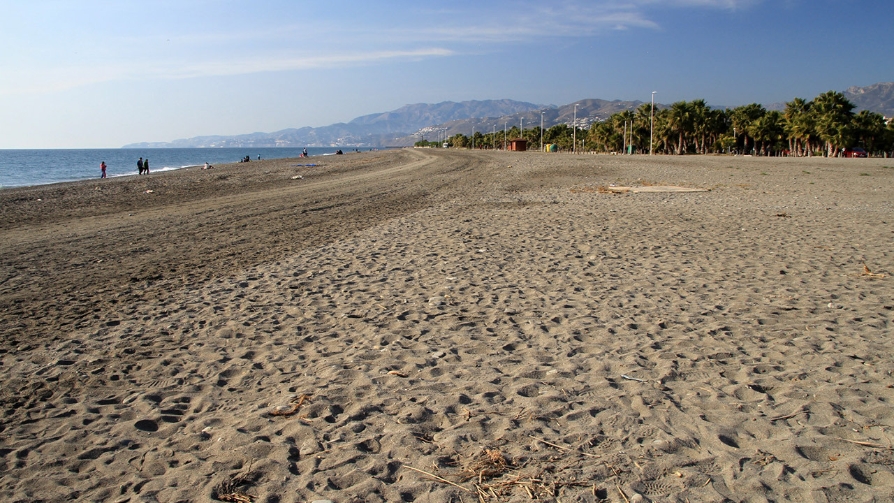Agua turquesa en Playa Granada
