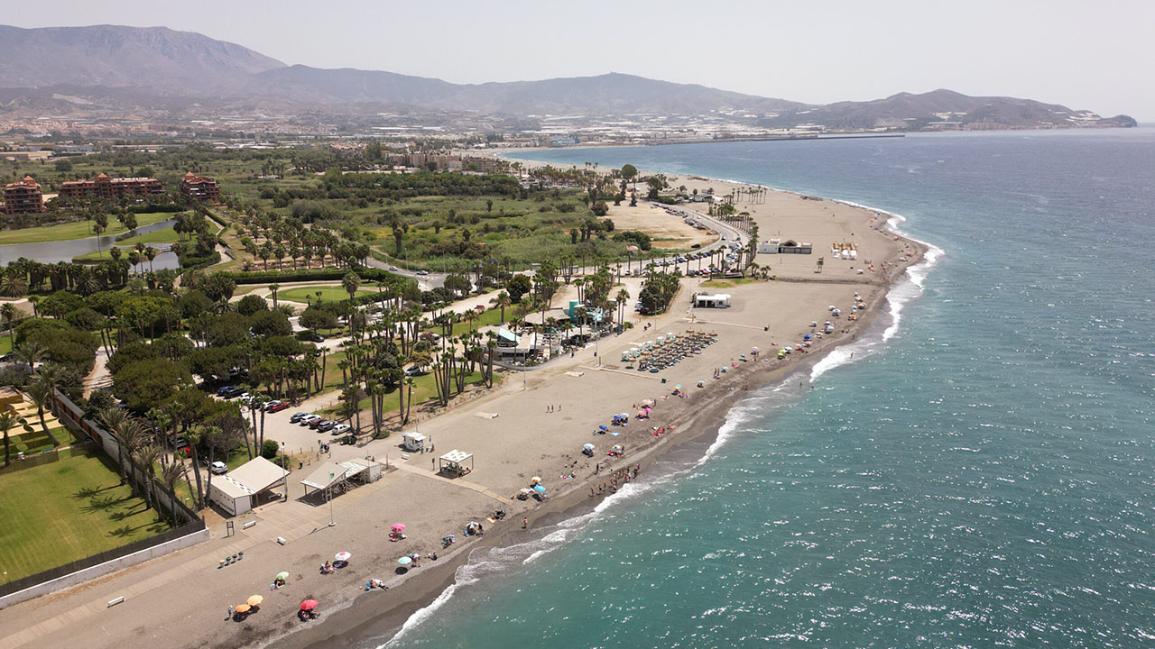 Playa Granada vista desde el acantilado
