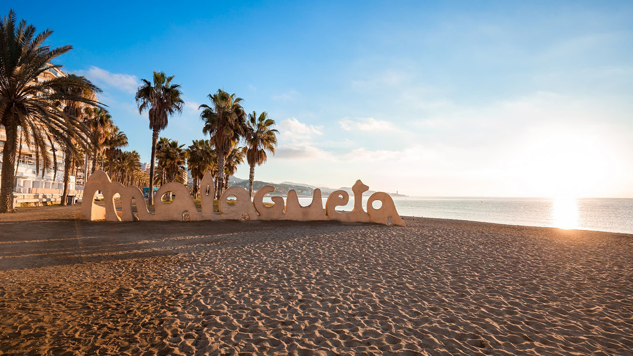 Agua turquesa en Playa de Málaga