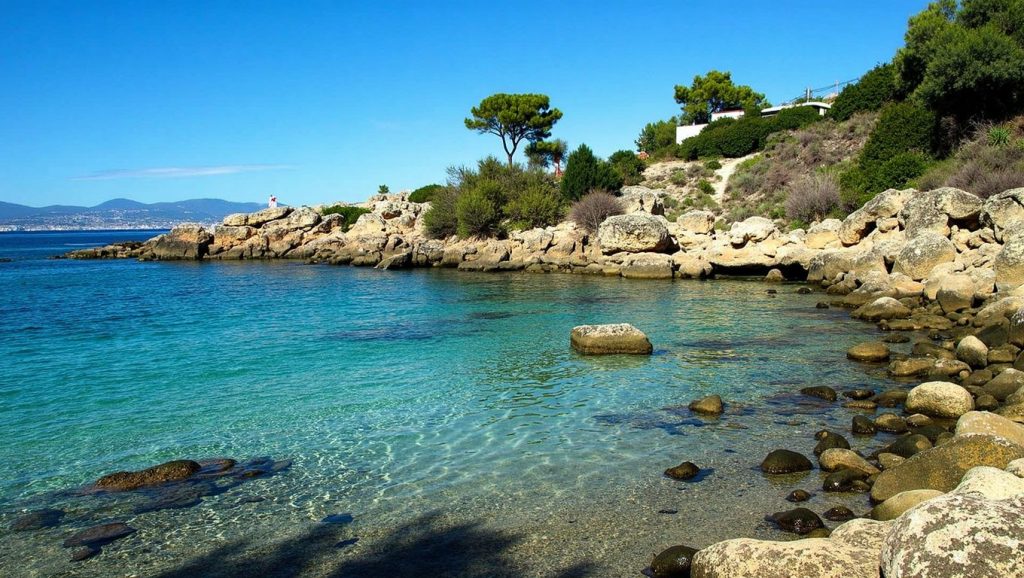 Panorámica de Caló de ses Lleonardes con cielo despejado, Llucmajor