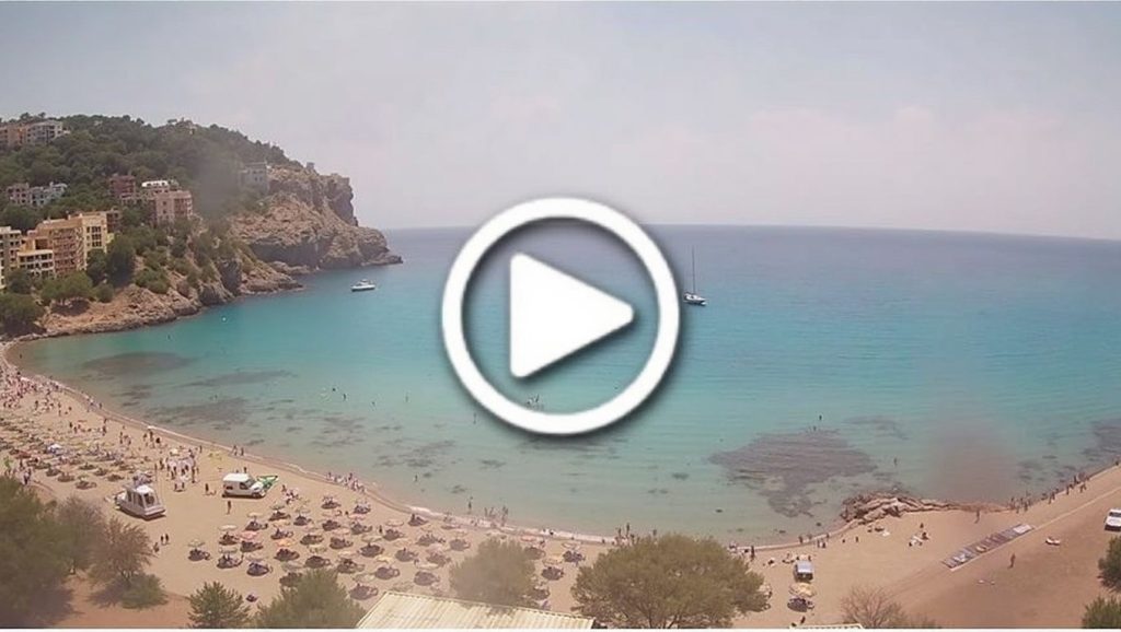 Olas rompiendo en Caló des Beato, Capdepera