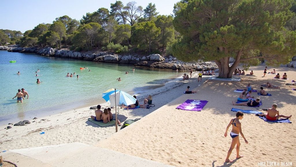 Detalle de arena y agua en Caló des Homos Morts, Santanyí