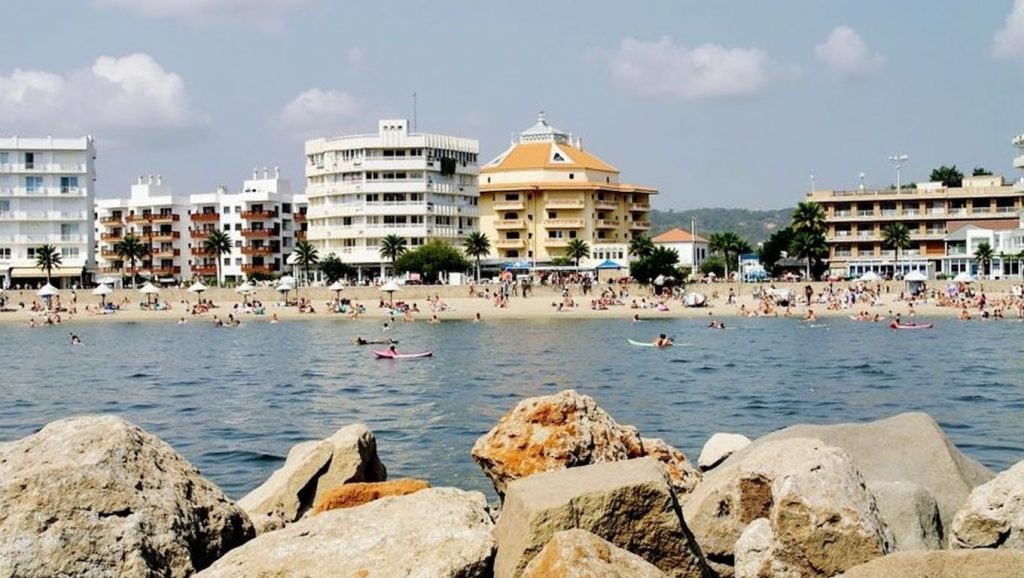 Amplio horizonte marino en Cala Bona, Son Servera