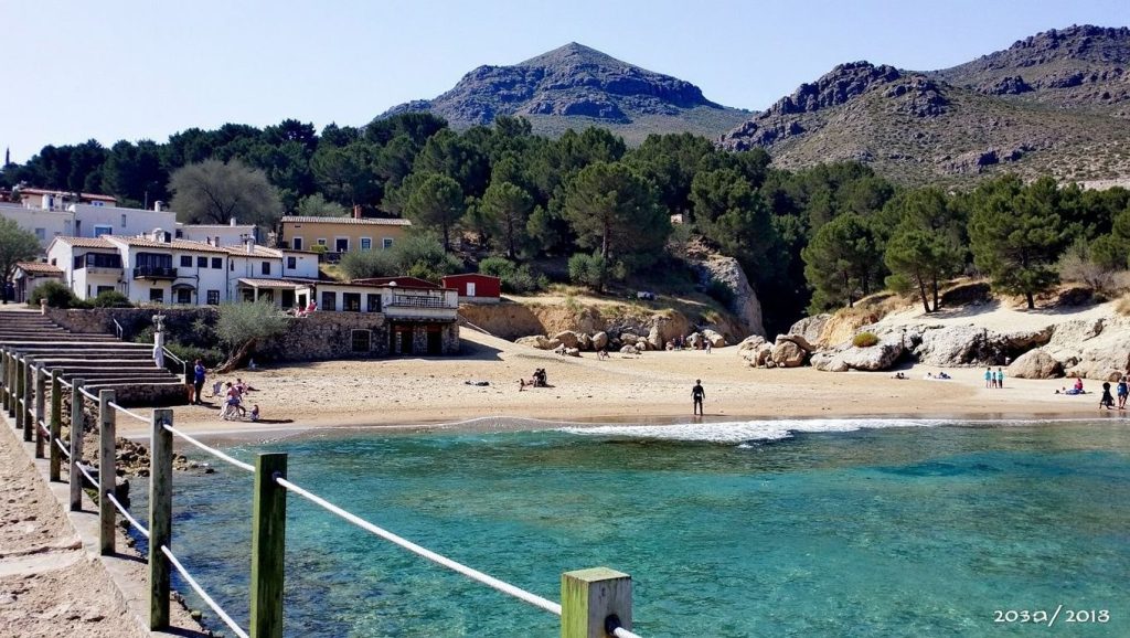 Playa Carbó desde la arena, Pollença, Mallorca