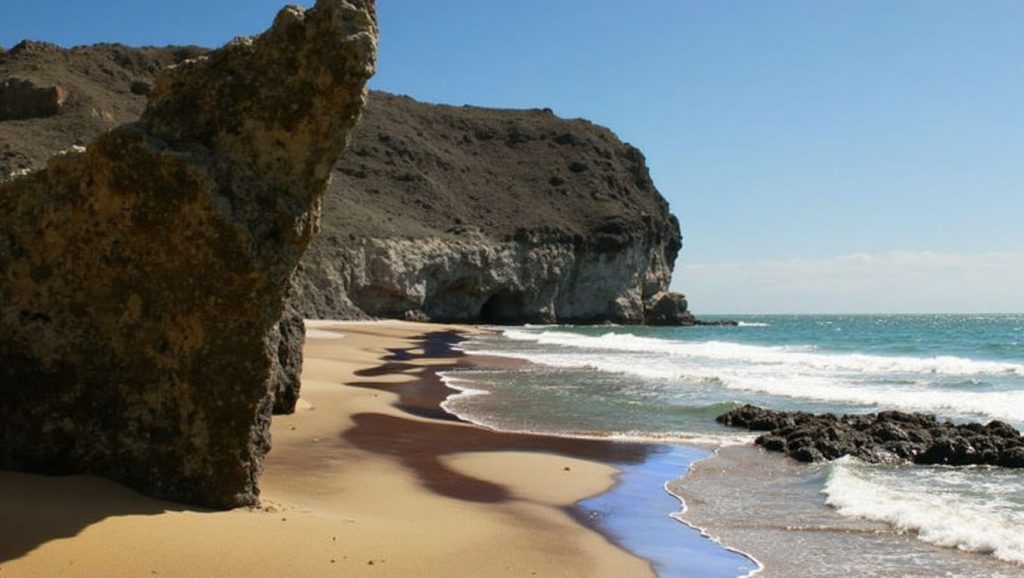 Entorno natural de Cala Chica en Almería