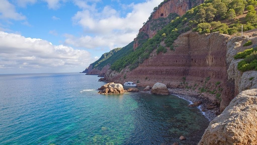 Vista de Cala d'Estellencs desde la orilla, Estellencs