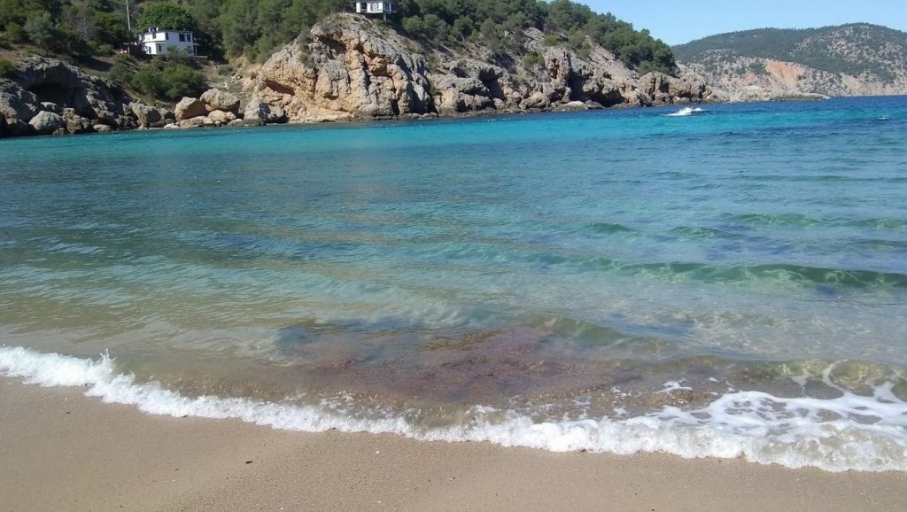 Acceso a Cala de Portitxol desde el aparcamiento, Sant Joan de Labritja