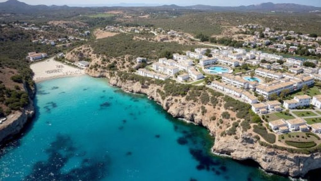 Vista de Cala de s'Estany d'en Mas desde la orilla, Manacor