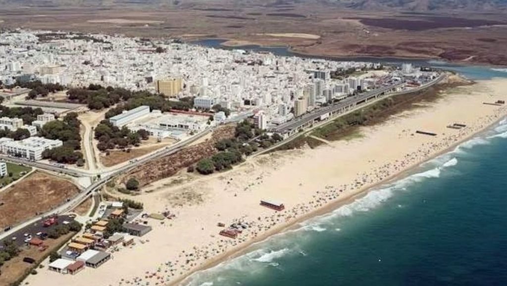 Vista del litoral en Cala del Puntal, Conil de la Frontera