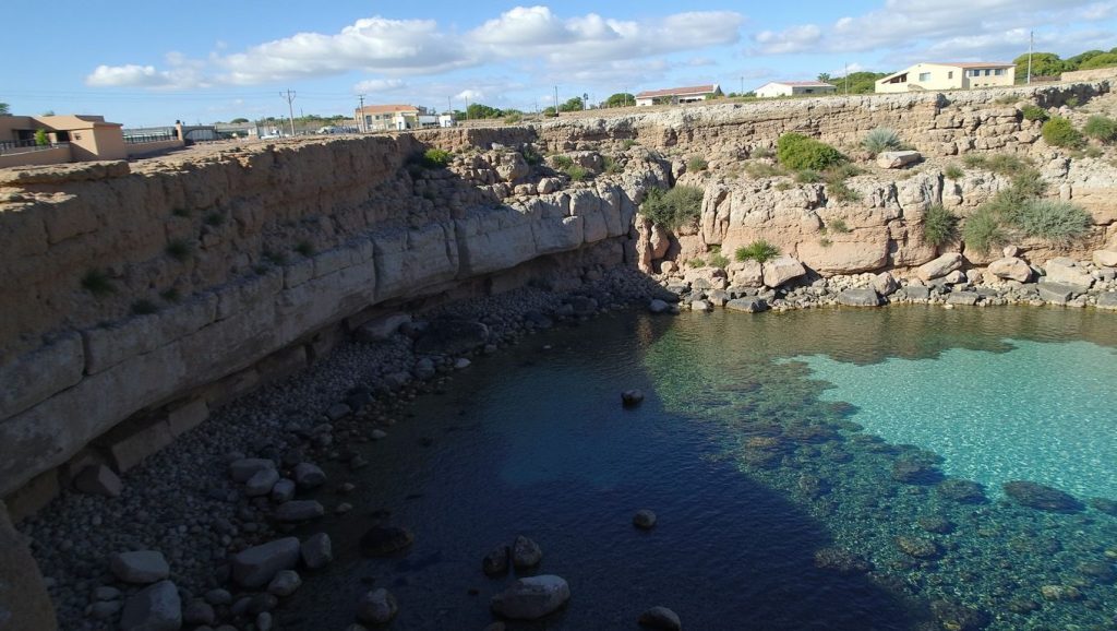 Arena y orilla en Cala en Baster, Formentera, Formentera