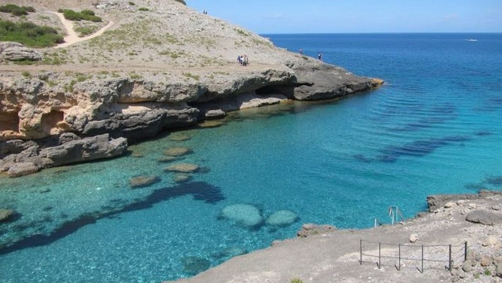 Arena y orilla en Cala Estreta (Artà), Artà, Mallorca