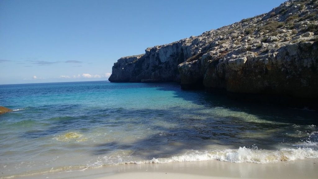 Agua y arena en Cala Falcó (Manacor), Manacor