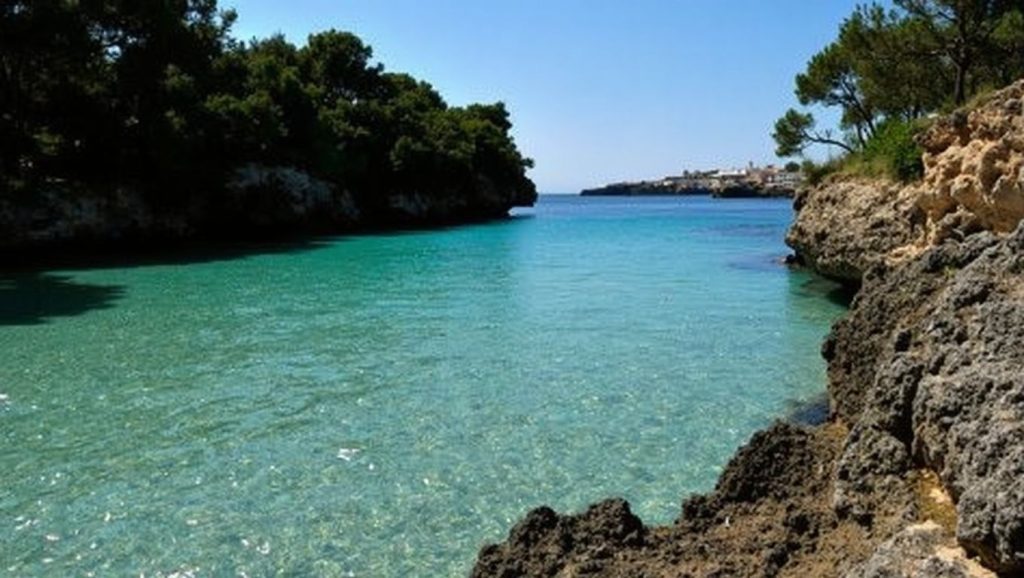 Amplio horizonte marino en Cala Ferrera, Felanitx