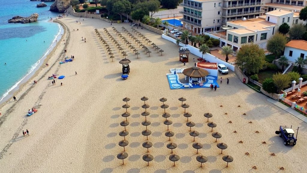 Vista de Cala Gat desde la orilla, Capdepera