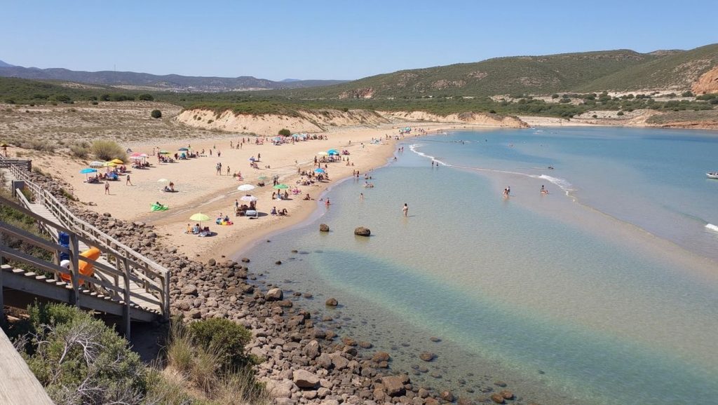 Arena y mar en Cala Gat, Capdepera, Mallorca