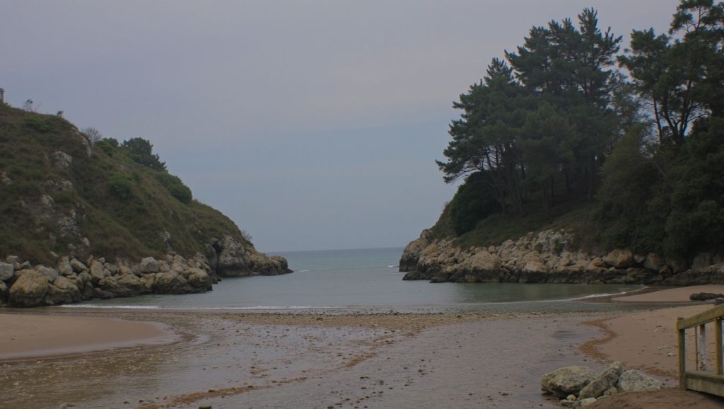 Aguas de Cala La Huelga o El Portiello en Asturias (Asturias)