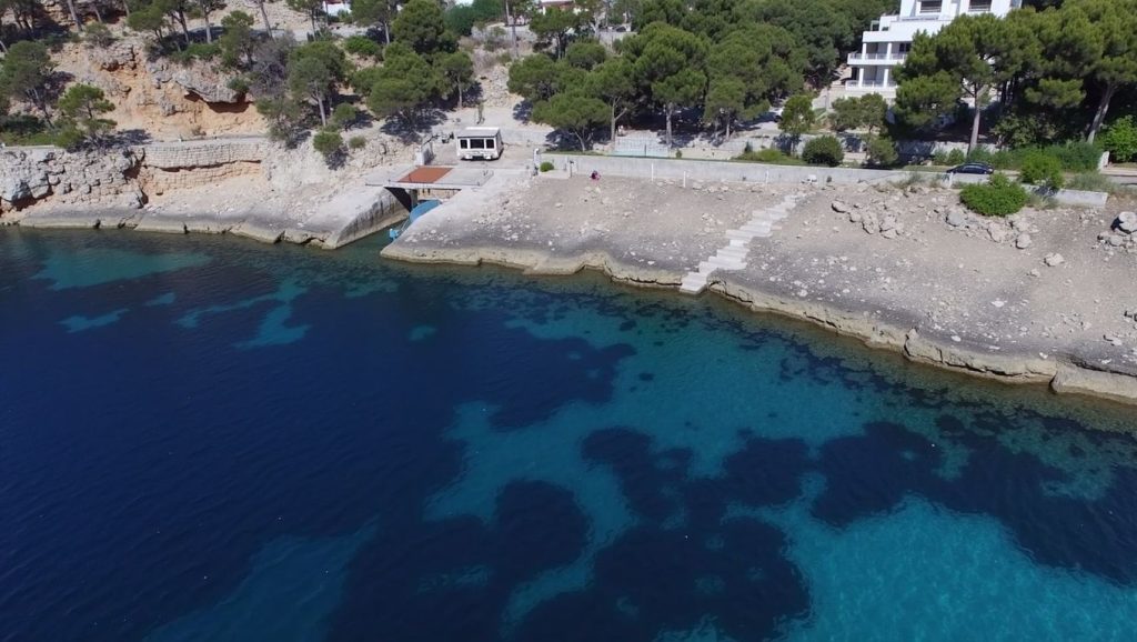 Detalle del agua en Cala Mermessèn, Calvià, Mallorca