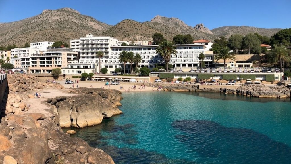 Playa Molins desde la arena, Pollença, Mallorca
