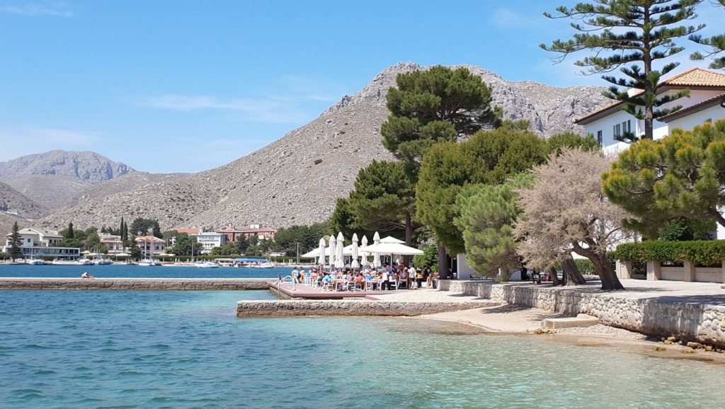 Arena y mar en Cala Molins, Pollença, Mallorca