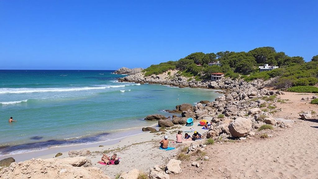 Primer plano de la orilla de Cala Moltó, Capdepera