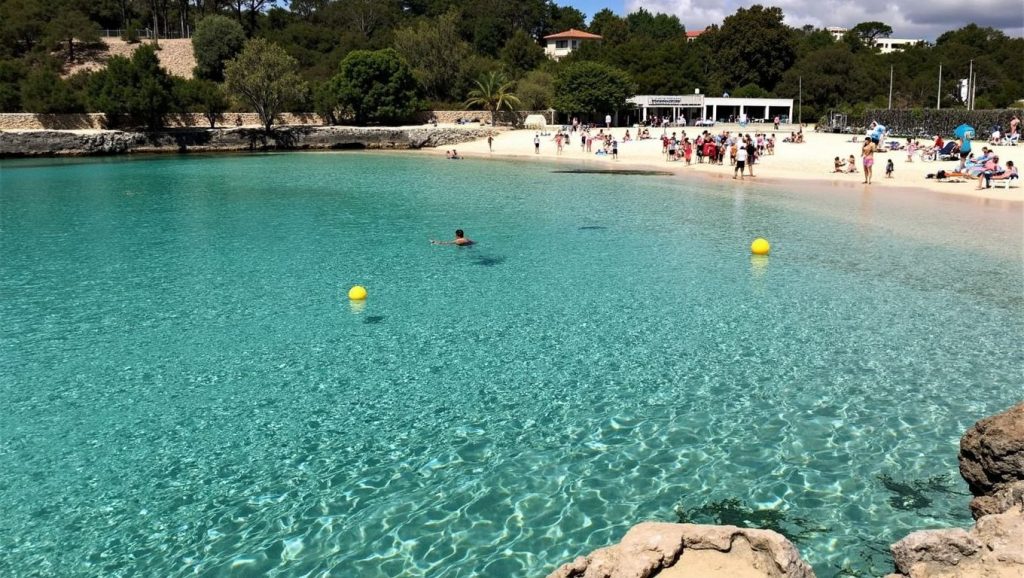 Panorámica de Cala Mondragó con arena y mar, Santanyí