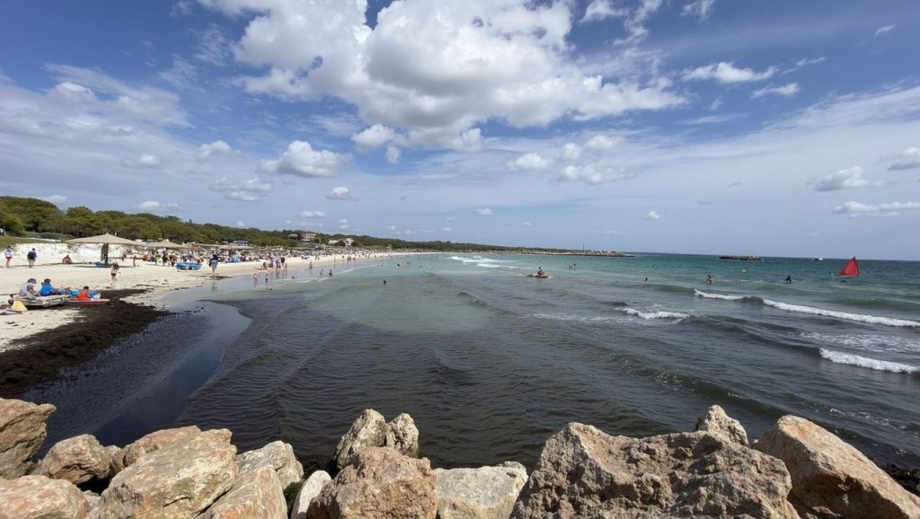 Olas rompiendo en Cala Pi, Llucmajor