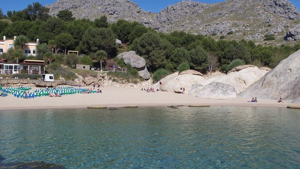 Vista de Cala Sant Vicenç desde la orilla, Pollença