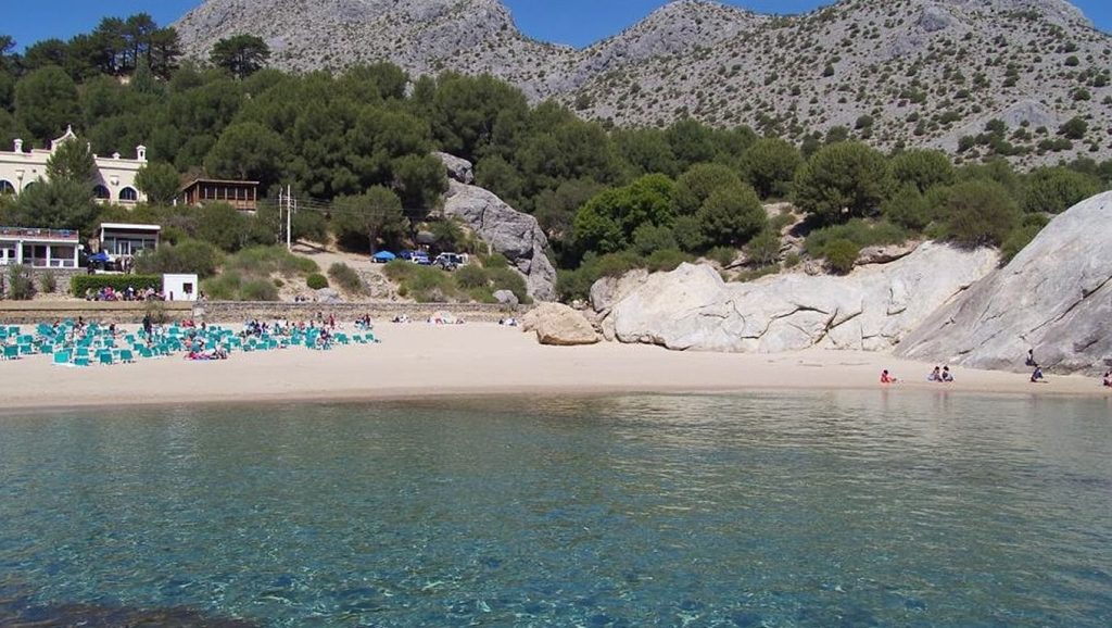 Vista de Cala Sant Vicenç desde la orilla, Pollença