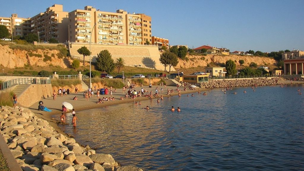 Panorámica de Caleta d'El Toro con cielo despejado, Calvià