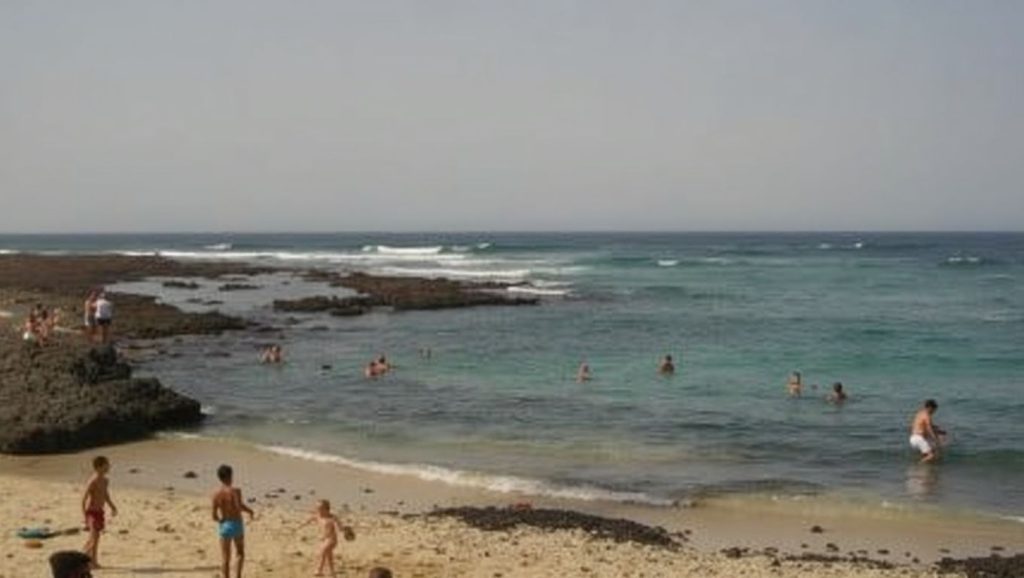 Aguas cristalinas de caleta de Caballo en Tinajo (Lanzarote)