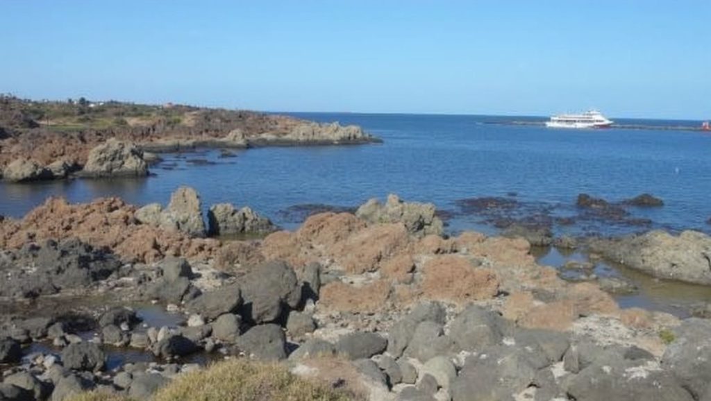 Aguas de Caleta del Mojon Blanco en Haría (Lanzarote)