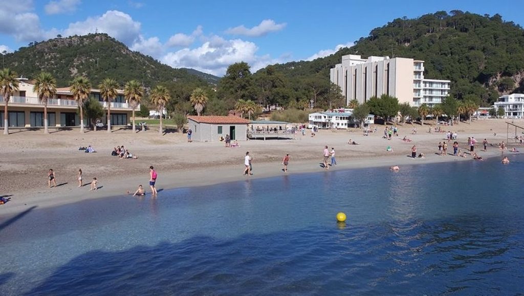 Panorámica completa de es Camp de Mar, playa de Andratx