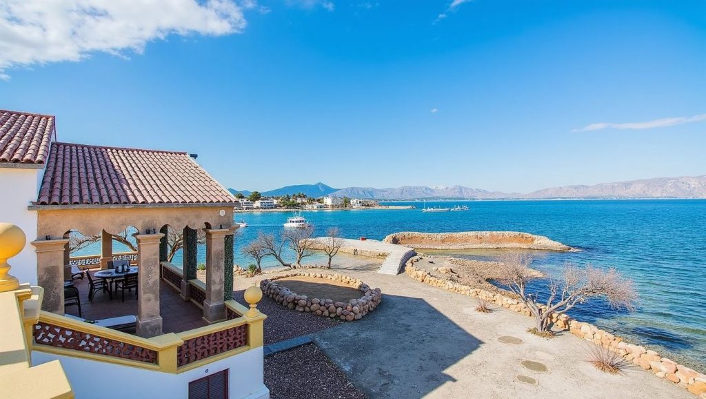 Oleaje en la orilla de Es Clot, costa de Alcúdia