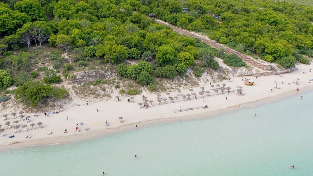 Olas rompiendo en Es Comú, Muro