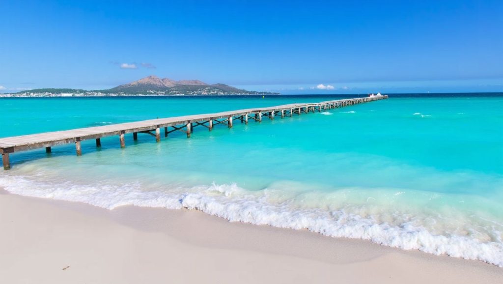 Playa Es Comú (sector natural Platja de Muro) desde la arena, Muro, Mallorca