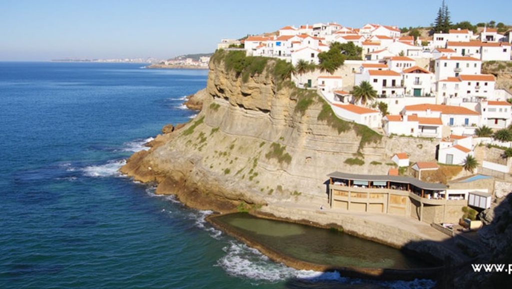 Praia das Azenhas do Mar - Sintra, Portugal