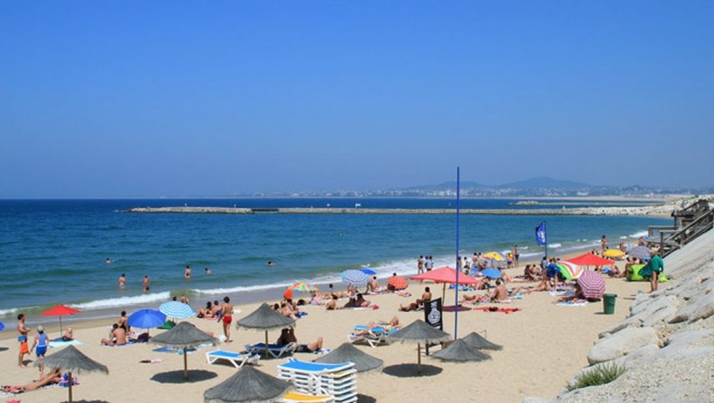 Praia de Santo António da Caparica - Almada, Portugal