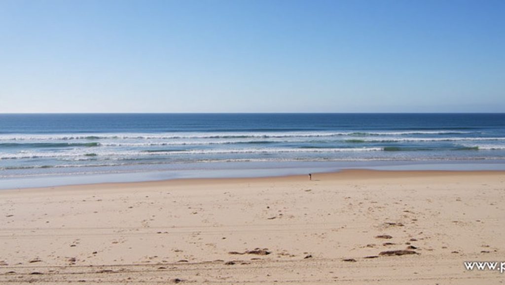 Praia da Nova Vaga - Almada, Portugal