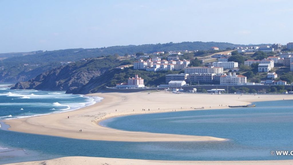 Praia do Penedo Furado
