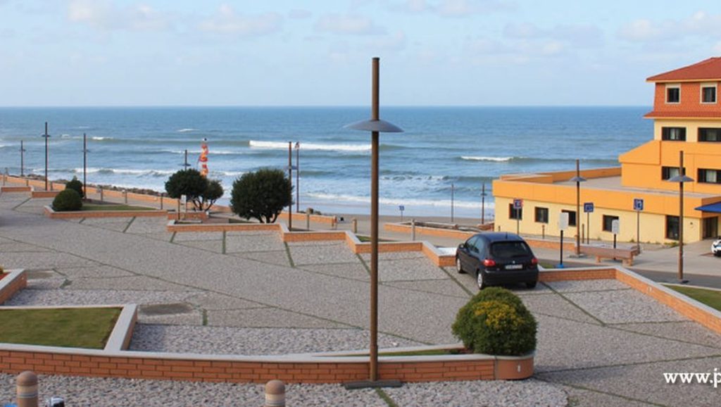 Praia da Areia Branca Foz - Lourinhã, Portugal
