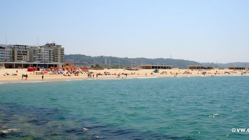 Praia 19 - Almada, Portugal