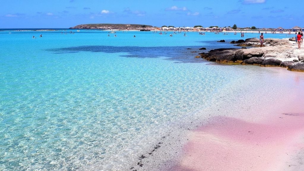 Tiny beach pink sand - Chania, Creta