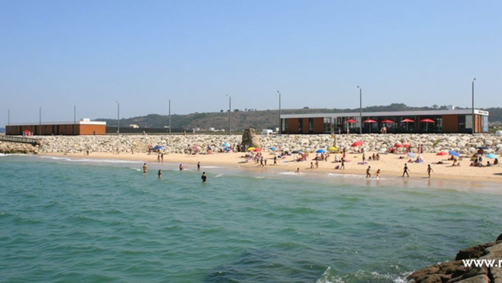 Praia de Santo António da Caparica - Almada, Portugal