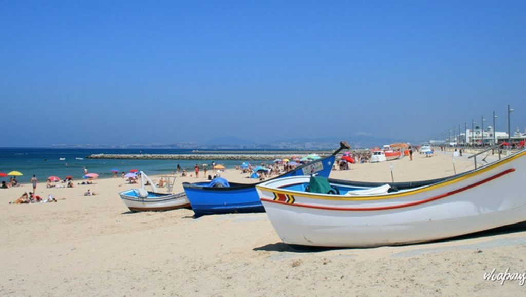 Praia 19 - Almada, Portugal