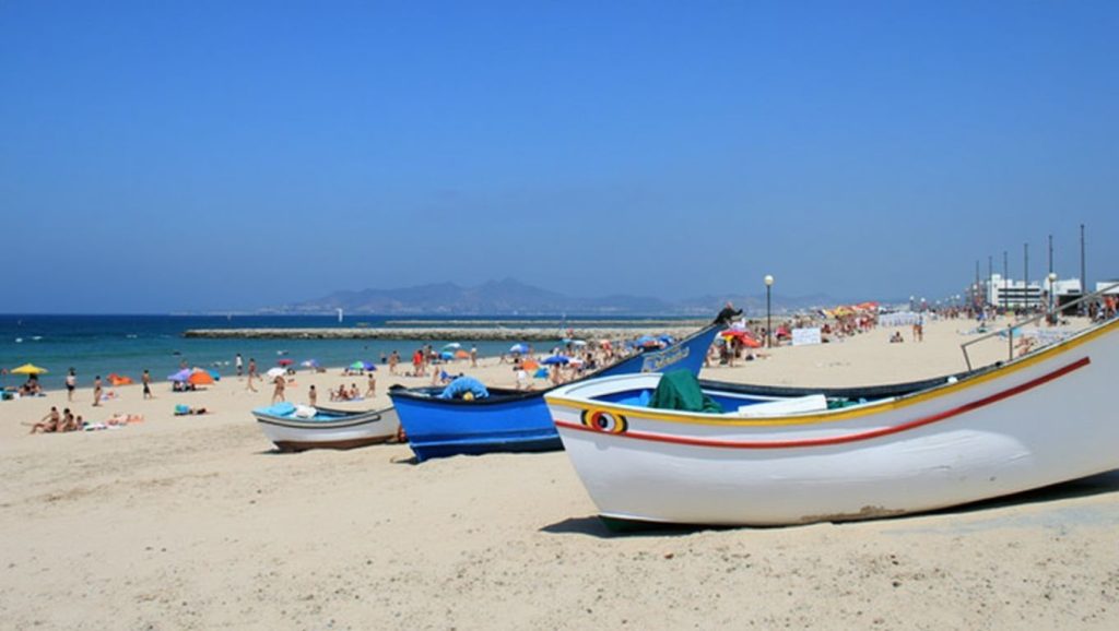 Praia do Dragão Vermelho - Almada, Portugal
