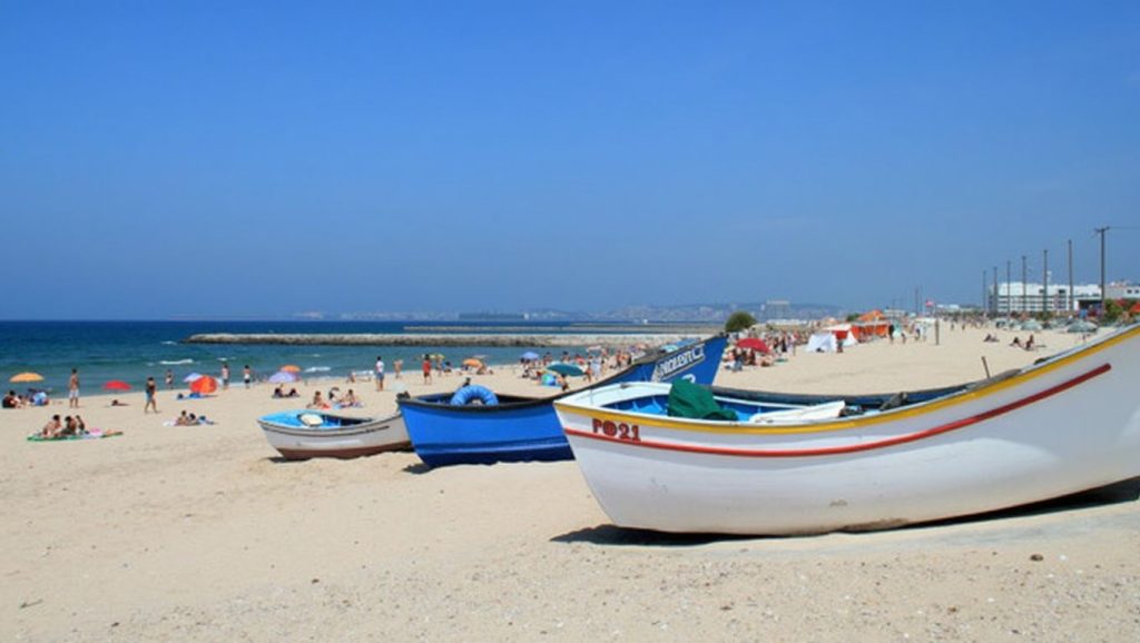 Praia da Cabana do Pescador - Almada, Portugal